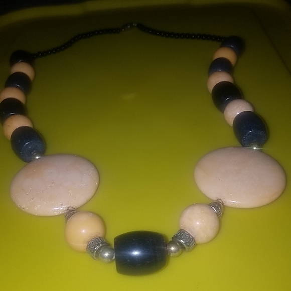 Coral statement necklace - Picture 2 of 6